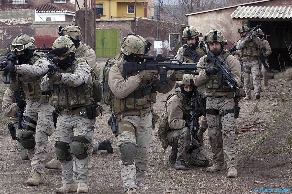 DRZ5hYdWsAIpo0A.jpg:large