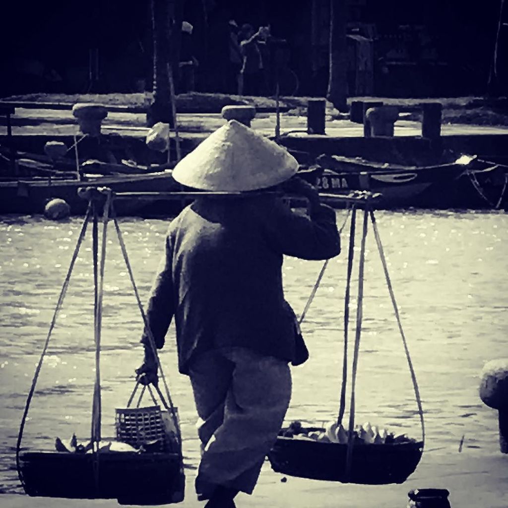 kiwisflythecoop's tweet photo. One of the iconic fruit ladies of #hoian .
.
.
.
.
#instatravel #instatraveller #traveladdict #seetheworld #getlost #instablog #instablogger #travelkiwi #travellingkiwi #travelnomads #travelsea #instatravelphoto #seetheworld #kiwisflythecoop #byenz #inst… https://t.co/XfzGYQFywR https://t.co/ZM3k7bIGrH