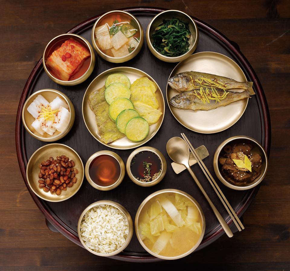 Encounter the taste of Korean food in the December edition of KTX Magazine! It will introduce the charm of Korean food to readers around the world through articles written in English. Tag your international friends>goo.gl/cLfMnj