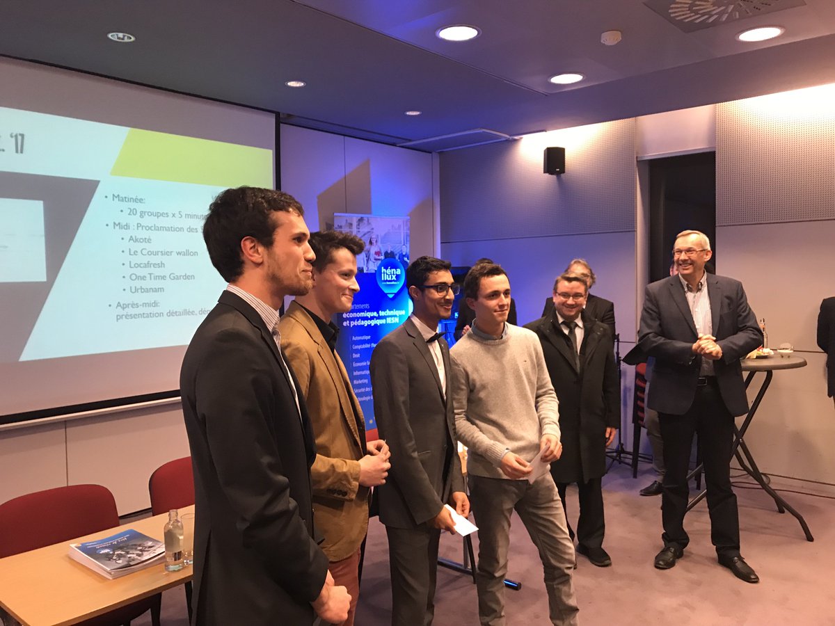HenalluxIg's tweet photo. Tous les finalistes ont été récompensés. Le @BepNamur, NRB, @Universem, @VilledeNamur et @HenalluxOffici1 ont remis les prix aux lauréats du challenge #SmartCity 2017 organisé par @HenalluxIg et la section Marketing de l'#iesn #igsmart #mktsmart https://t.co/NB49s8tbKS