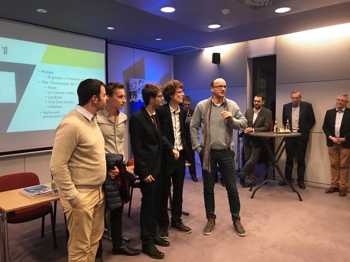 HenalluxIg's tweet photo. Tous les finalistes ont été récompensés. Le @BepNamur, NRB, @Universem, @VilledeNamur et @HenalluxOffici1 ont remis les prix aux lauréats du challenge #SmartCity 2017 organisé par @HenalluxIg et la section Marketing de l'#iesn #igsmart #mktsmart https://t.co/NB49s8tbKS