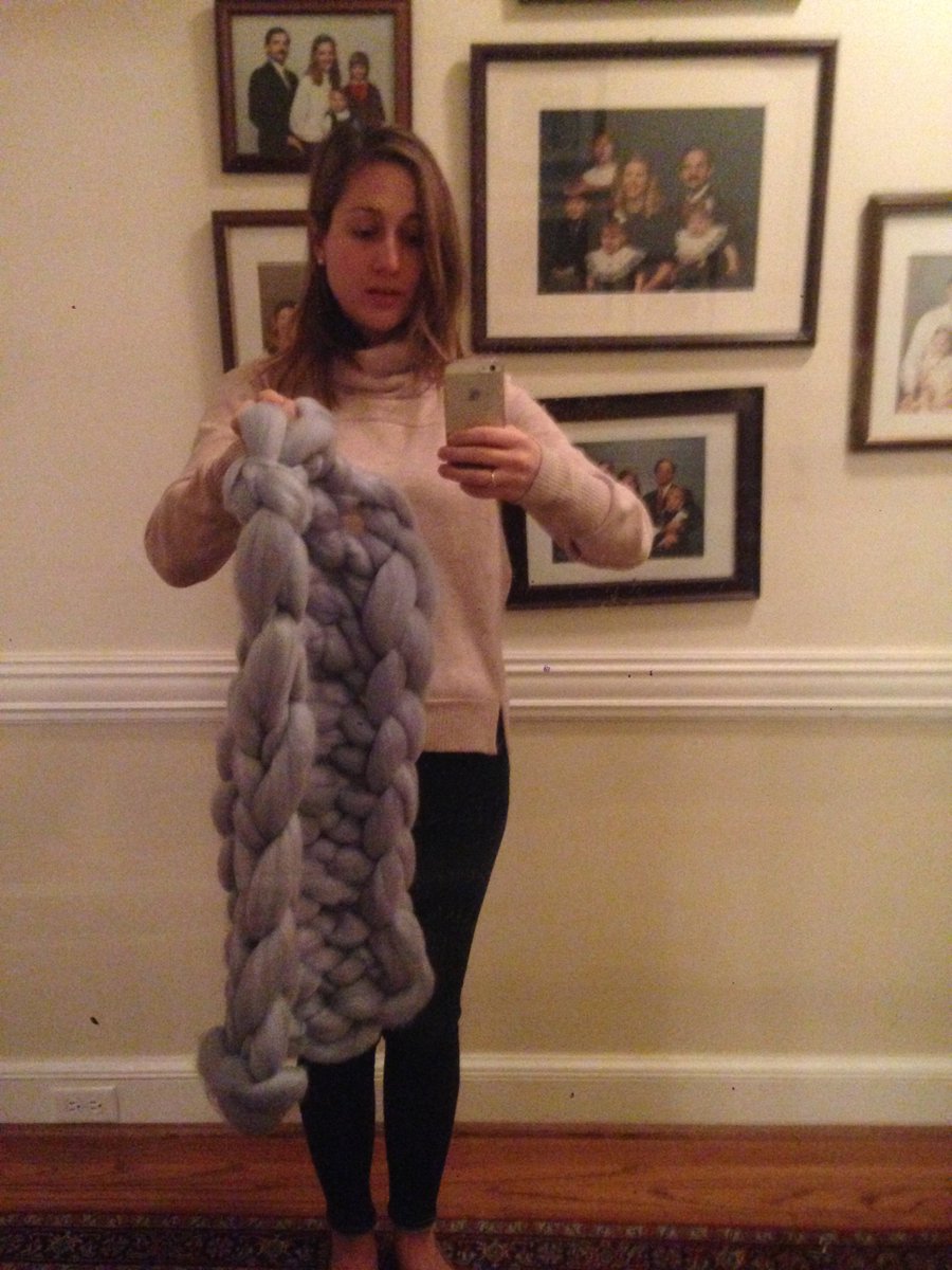 MickelJen's tweet photo. @bbb_us Sad to say I fell for the #looselystore marketing and only realized after receiving this "blanket" that it's a well-known scam. @facebook declined to block their page despite 100% of the content being angry customers @BBBTriCounties #help! https://t.co/0rkWibKj7r