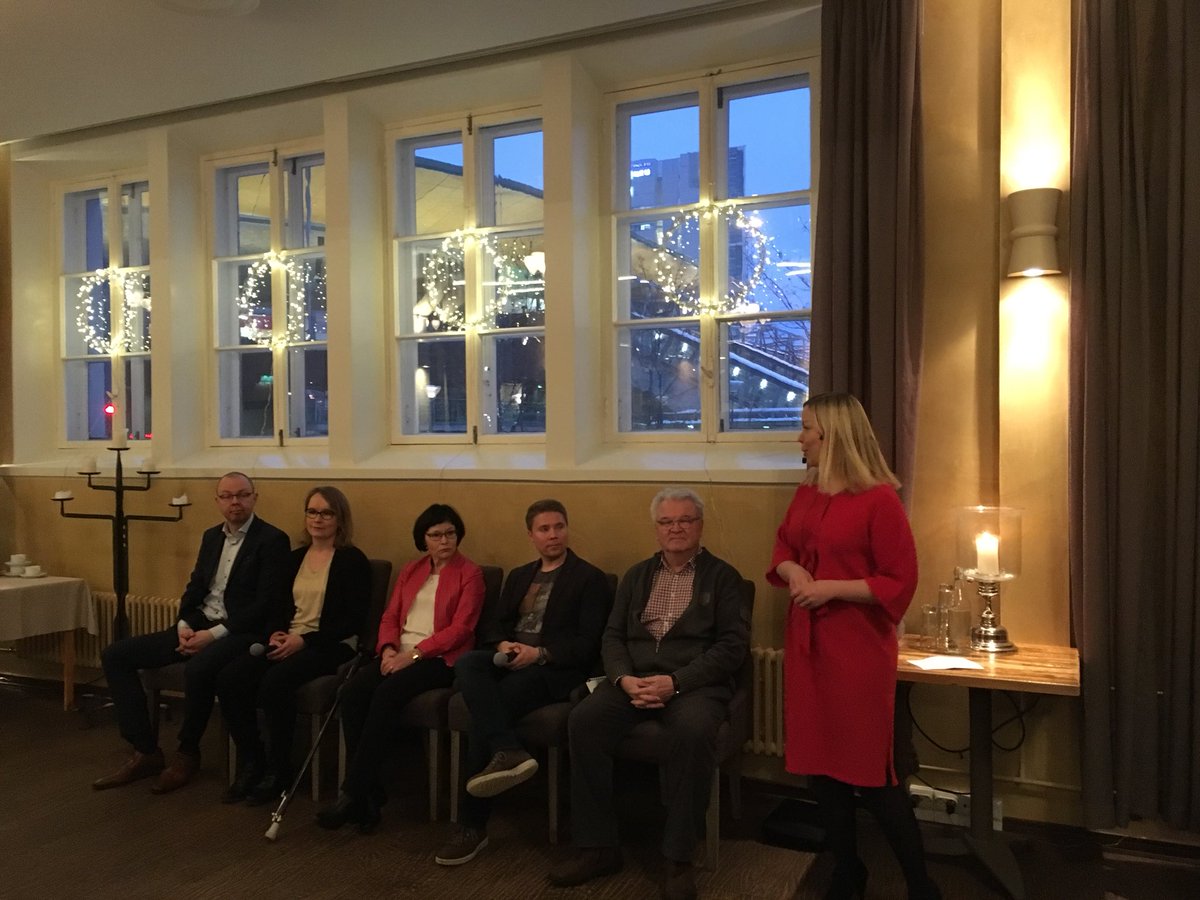 .<a href="/BusinessJKL/">BusinessJyväskylä</a> yrittäjien aamupuurotilaisuudessa jaossa viisaita ajatuksia kokeneilta yrittäjiltä kuten <a href="/lennukeinanen/">Lennu Keinänen</a>, ja yritysasiantuntijoilta <a href="/HynninenMari/">Mari Hynninen</a> &amp; @tkoivisto_jkl juuri alkaneessa yrittäjien muutosten tuulet paneelissa. Vetäjänä <a href="/pKerttu/">Kerttu Pylvänäinen</a>. #mitämuroja #yrittäjät