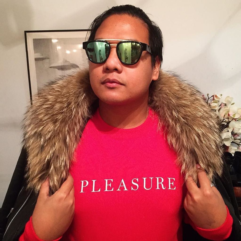 fvisaya's tweet photo. Well... if you insist, @SondreLerche. Pourquoi pas. #sondrelerche #pleasure2017 #pleasure https://t.co/OgwOFljUPk https://t.co/pbt6SrE2fq