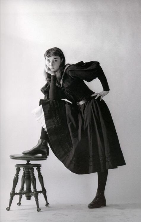 ワンダーパーラークラシカルメイド セーラー服 ドレス のオードリーヘップバーンを見ると 衣装デザインって大切だなって思いますね セーラーカラーで袖が膨らんでて長袖でおなかをベルト締め T Co Snj4psd5 Twitter