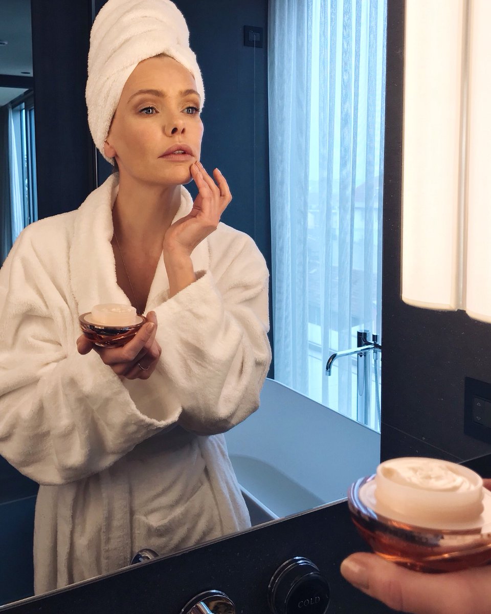 BSnellenburg's tweet photo. Quando la scienza vuole incontrare la bellezza nasce un futuro migliore per la mia pelle!💕
•
#BioPerformance @shiseido
#ShareScience
#ShareBeauty
#innovation
#ad https://t.co/9omsCuY79o
