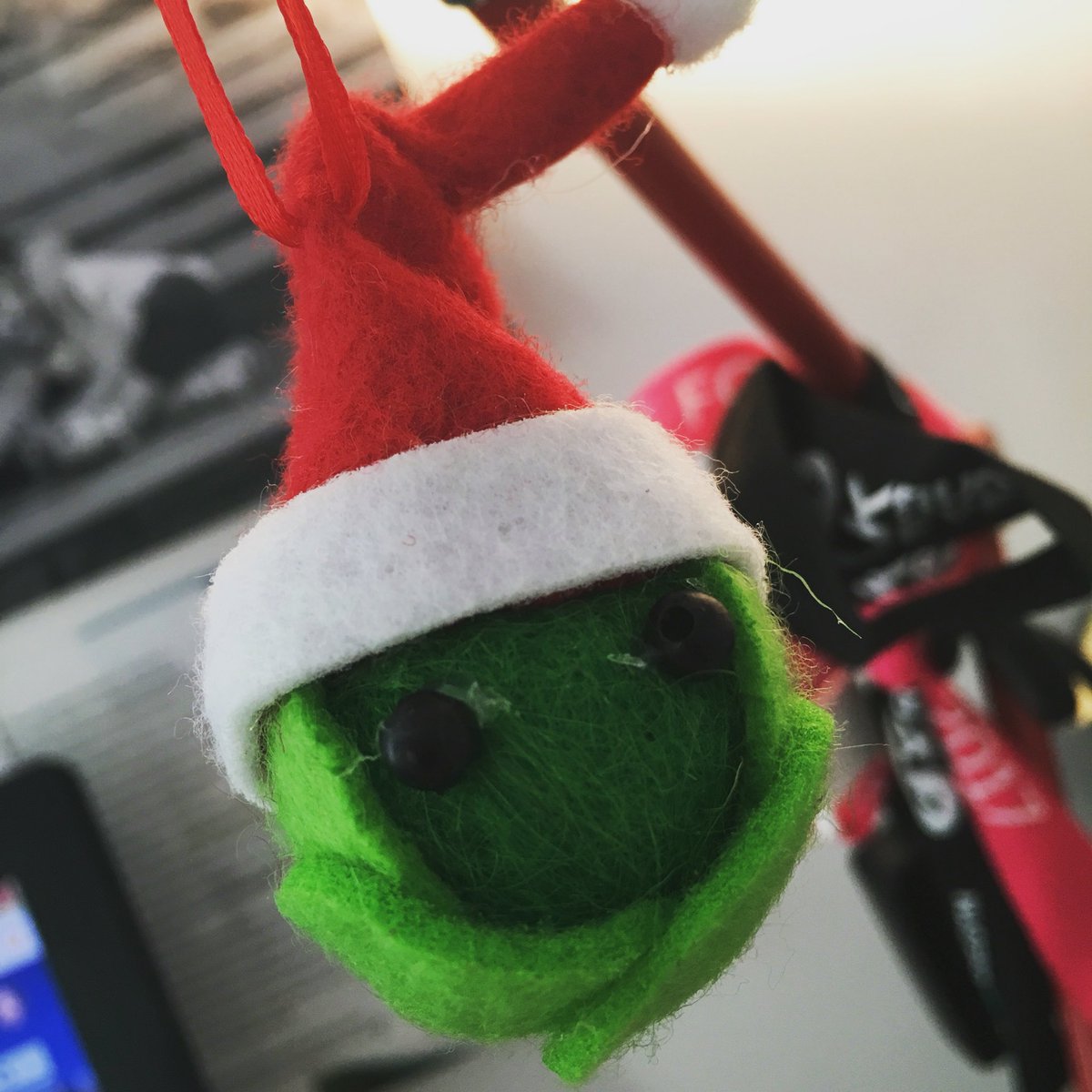 FaHarrogate's tweet image. Mr Santa Sprout wants to remind you all the last Online Market of 2017 closes TONIGHT at Midnight! ⌛️ 

He also wishes you all a wonderful Tuesday....✨ 

#santasprout #christmasdecoration #onlinemarket #lastchancetoorder #localfood #harrogate #harrogatefoodassembly