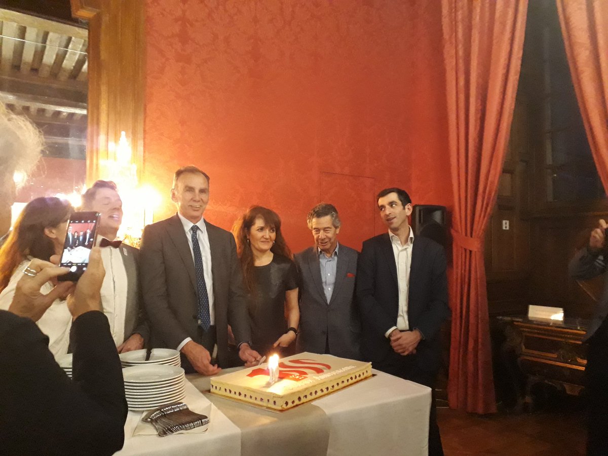 llenne9's tweet photo. Heureuse d'avoir croisé votre route il y a un an ! (Et pas prête à la quitter de si tôt). Joyeux anniversaire !
#SC10years @SportandCitizen #WorkForSport https://t.co/i8u9kvUQ9Z