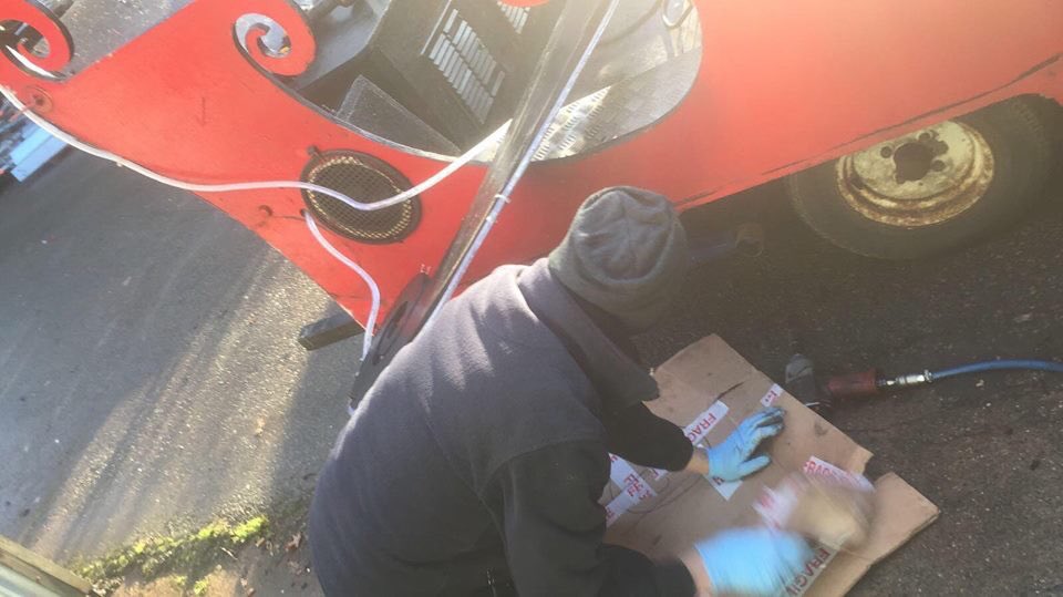 GreatDunmowRT's tweet photo. This has been a tough year for Santa’s sleigh and we’d like to thank the incredible local businesses who have supported/rescued us.
Thank you to the guys at Pallas Autos for fixing Santa’s sleigh wheel yesterday.
#DunmowSanta #Repair #GreatDunmow #RoundTable #DoMore #Charity https://t.co/TdHxnGsIBP