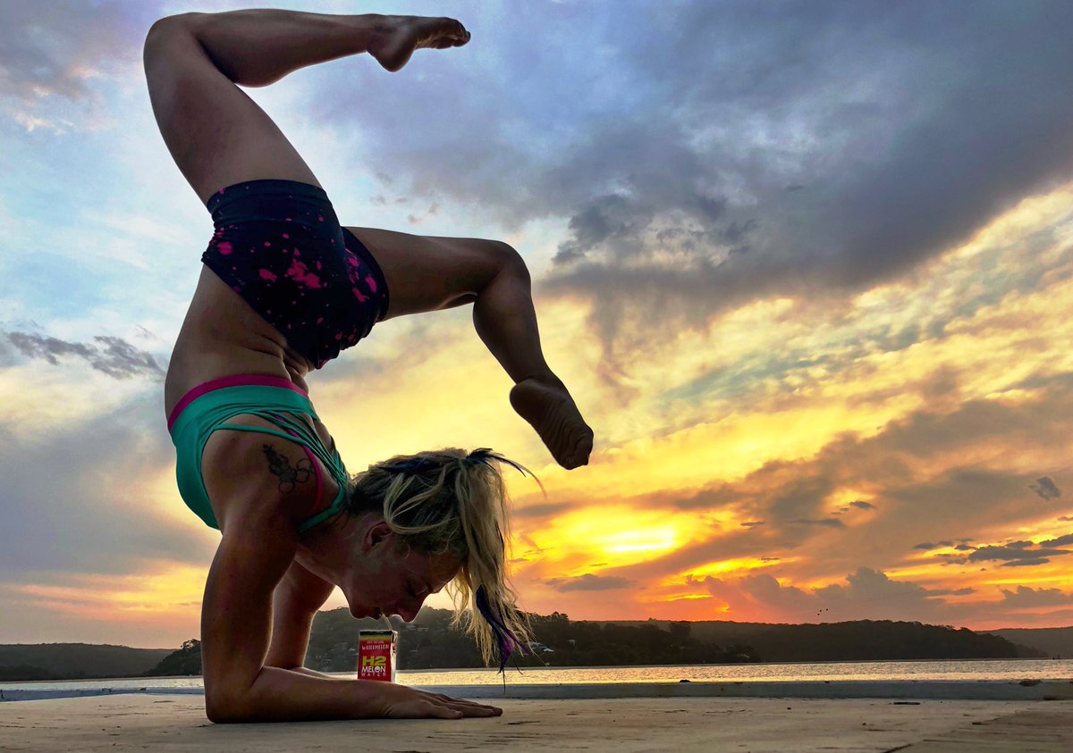 The perfect summer sunset🙏🏼🍉🌅Yoga and Watermelons! 
<a href="/h2melon/">H2Melon Melon</a> #h2melon #h2coco 
#summersunset <a href="/h2melonwater/">H2melonwater water</a>