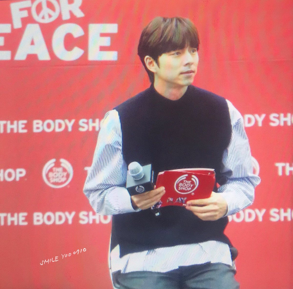 SmileYoo0710's tweet photo. 171219 THE BODY SHOP #공유 오랜만이다... https://t.co/w1nuWLMKqI