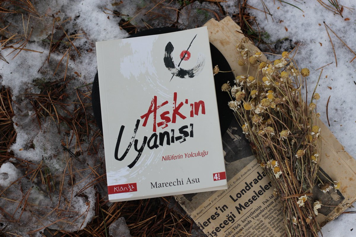 AŞKIN UYANIŞI
.
.
Aşkı gizlememeliyiz. Aşkı bağırmalıyız. Aşkı güneşe, aya, yıldıza, yağmura ve rüzgara söylemeliyiz. Aşkı şarkıyla söylemeliyiz ve onu kutlamalıyız. Sadece böyle aşk filizlenir ve kendi rayihasını her yere dağıtır.
#klankitap #klanyayınları #klanyayinlari #kitap