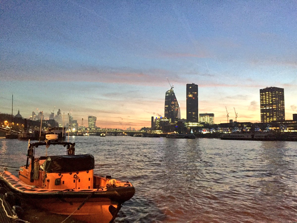 Good morning London! A colourful sunrise across the city skyline as we start the day shift here on the #Thames. 
So far this year we’ve been tasked to  515 incidents, resulting in 14 lives saved