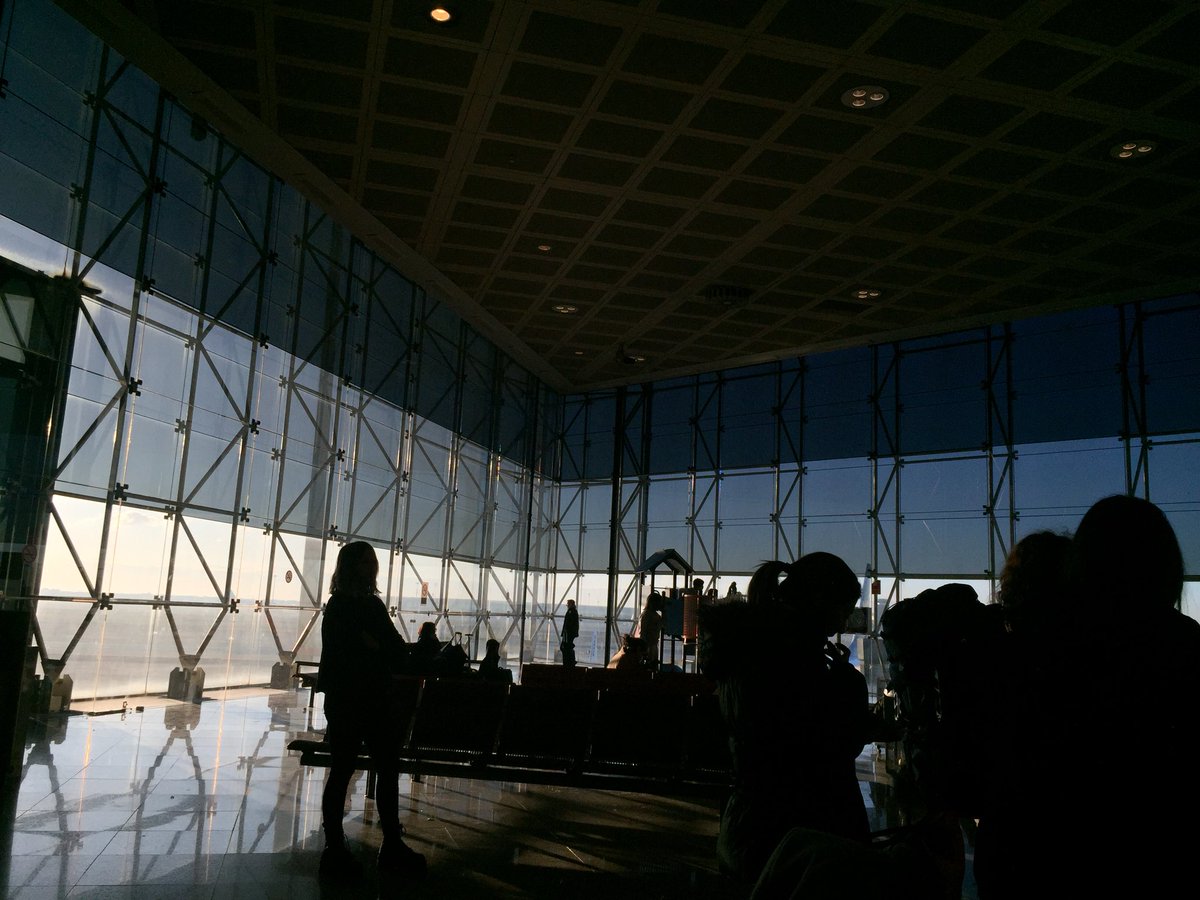 去往塞维利亚，等待登机，估计要延迟登机了