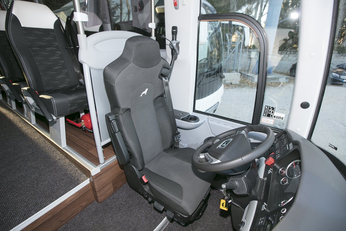 MAN_Iberia's tweet photo. Cinco nuevos #autobuses MAN para servicios turísticos de @La_Sepulvedana.  Estos MAN Lion’s Coach y Neoplan Tourliner están equipados con lo último en confort, eficiencia, seguridad y respeto al medio ambiente. ¡De viaje juntos por muchos años! https://t.co/eImDxjfxxL