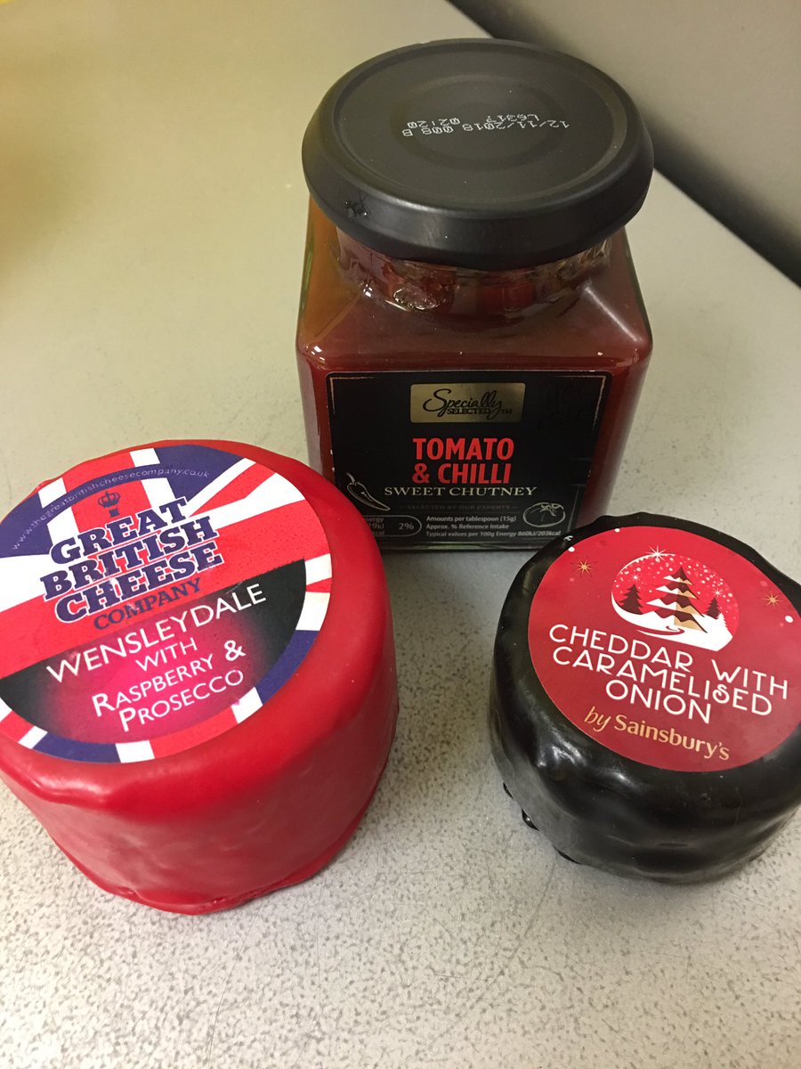 sarah_wilson36's tweet photo. The second best work day of the year is here 😄🧀🎄 #CheeseDayTuesday https://t.co/aoGwy4lNWC