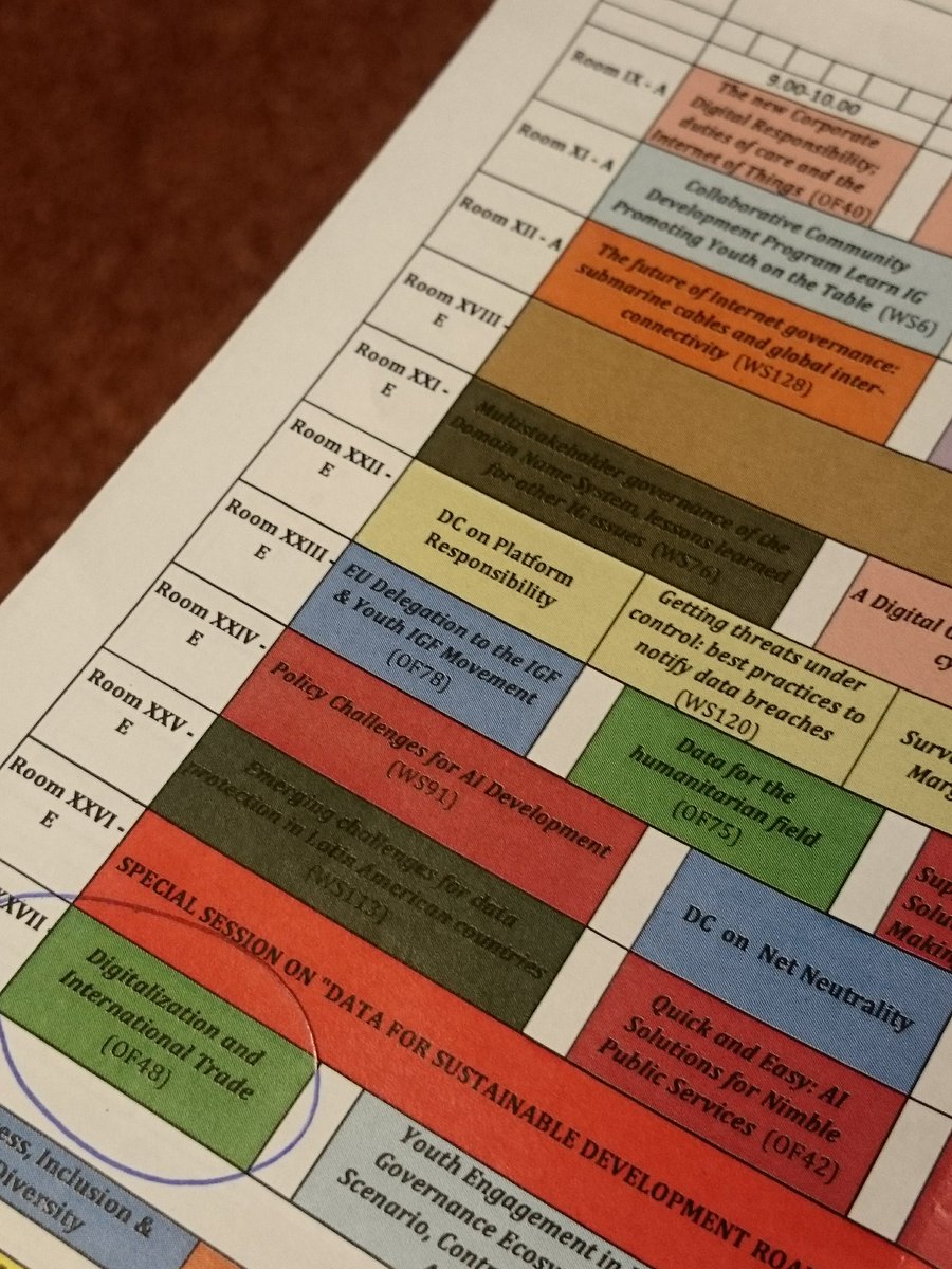 martinrlabbe's tweet photo. @ICT4DatUNCTAD presents their #IER2017 with highlights on the #futureofwork & growing ICT services trade at #IGF2017 #Geneva https://t.co/FyrpgnOpAa