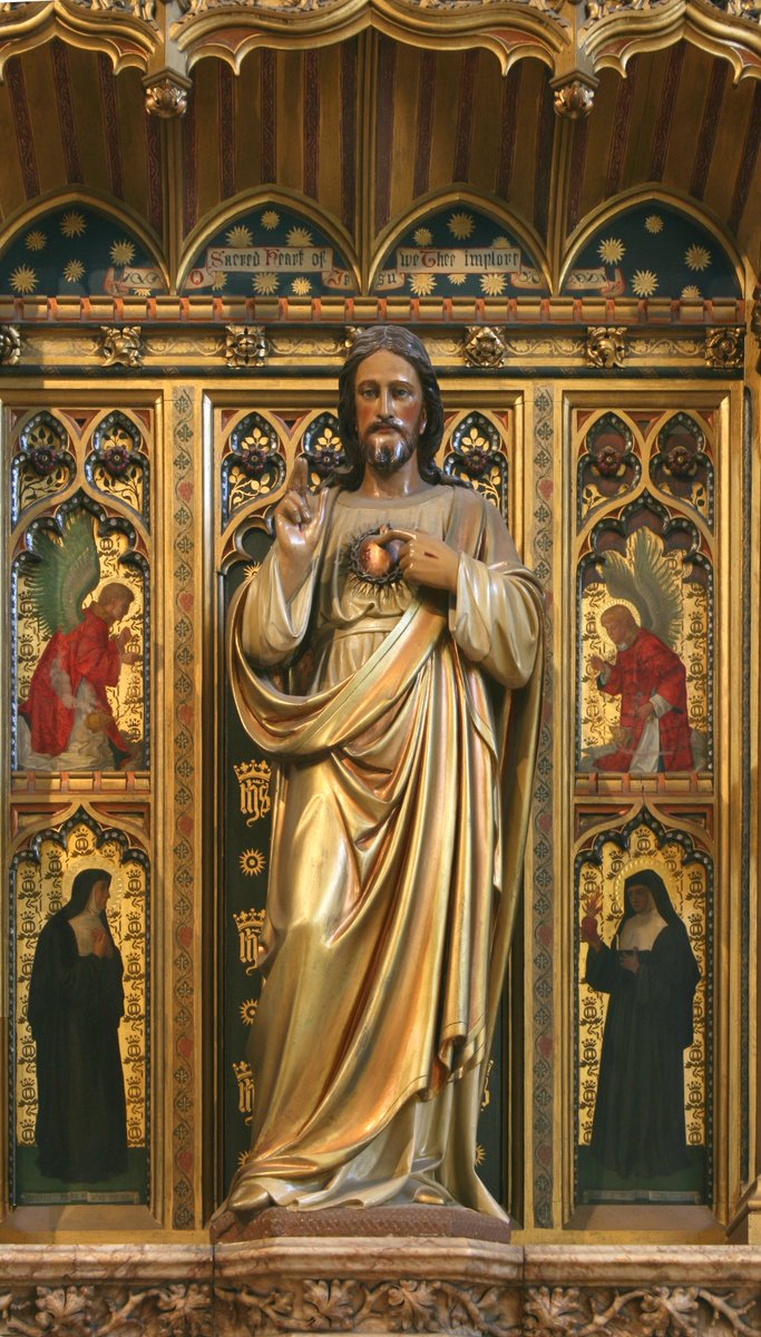 whatsonSMCSheff's tweet photo. Can you see two angels honouring Jesus in the panel of the Sacred Heart Shrine?

#StMariesAngels https://t.co/v2LdvtV717