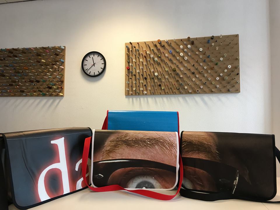 BijCorrie's tweet photo. In ons naaiatelier zijn we tassen en hoezen aan het afronden voor @LuxorTheater. Gemaakt van hun oude geveldoeken. Er is hard aan gewerkt en we zijn trots op de makers; wat een prachtig eindresultaat! #recycle #nowaste  #circulair #Rotterdam https://t.co/biWK3x72C8