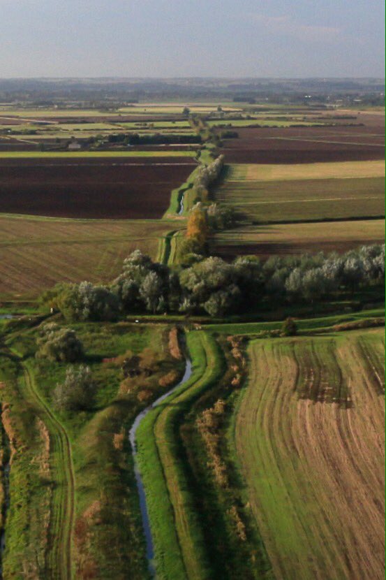 DrSueOosthuizen's tweet photo. Aldreth #Causeway carried the 11thC (or earlier) #medieval main road from Cambridge to Ely across the wide peat wetlands that separated them, replacing the Roman road (now A10) whose bridge at Elford (old ford) at Stretham had fallen down (via https://t.co/tw8dq2x9gF) https://t.co/FutGclO2gm