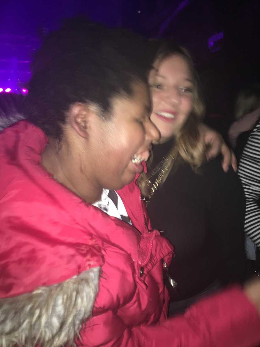 HaileyWarner17's tweet photo. Serena had lots of fun dancing with people last night at the #ub40 concert. #happy #Dancing @FryersWalk @FryersWalk1 https://t.co/afaeMtM64L