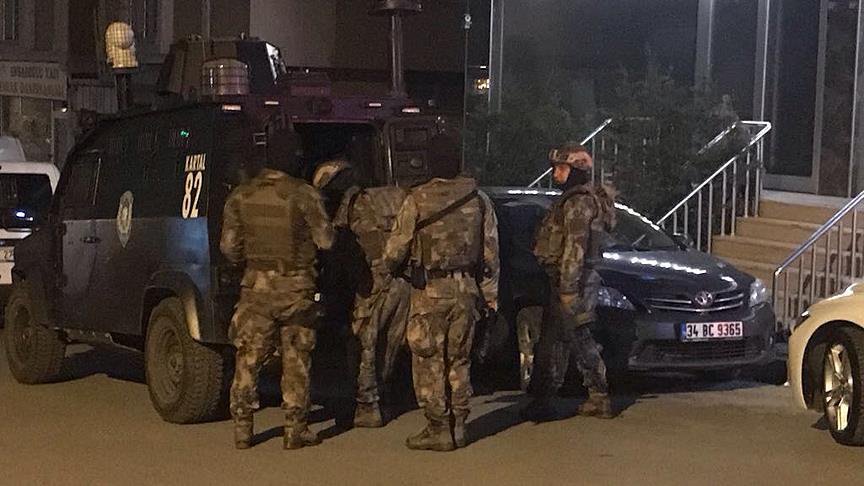 sonerkkarabulut's tweet photo. Izmir'de gözaltı sayısı 55 oldu. Ismi ogrenilenler şöyle:
HDP Menemen İlçe Eşbaşkana Sadık Varkan, Dilan Akpolat, Fidan Kişin, Nurali Kişin, Ufuk Kişin, Şakir Kurt, Mustafa Doğan, Rezzan Bozkurt, Pervin Esen, Mehmet Yılmaz. https://t.co/gGrUbuBM89