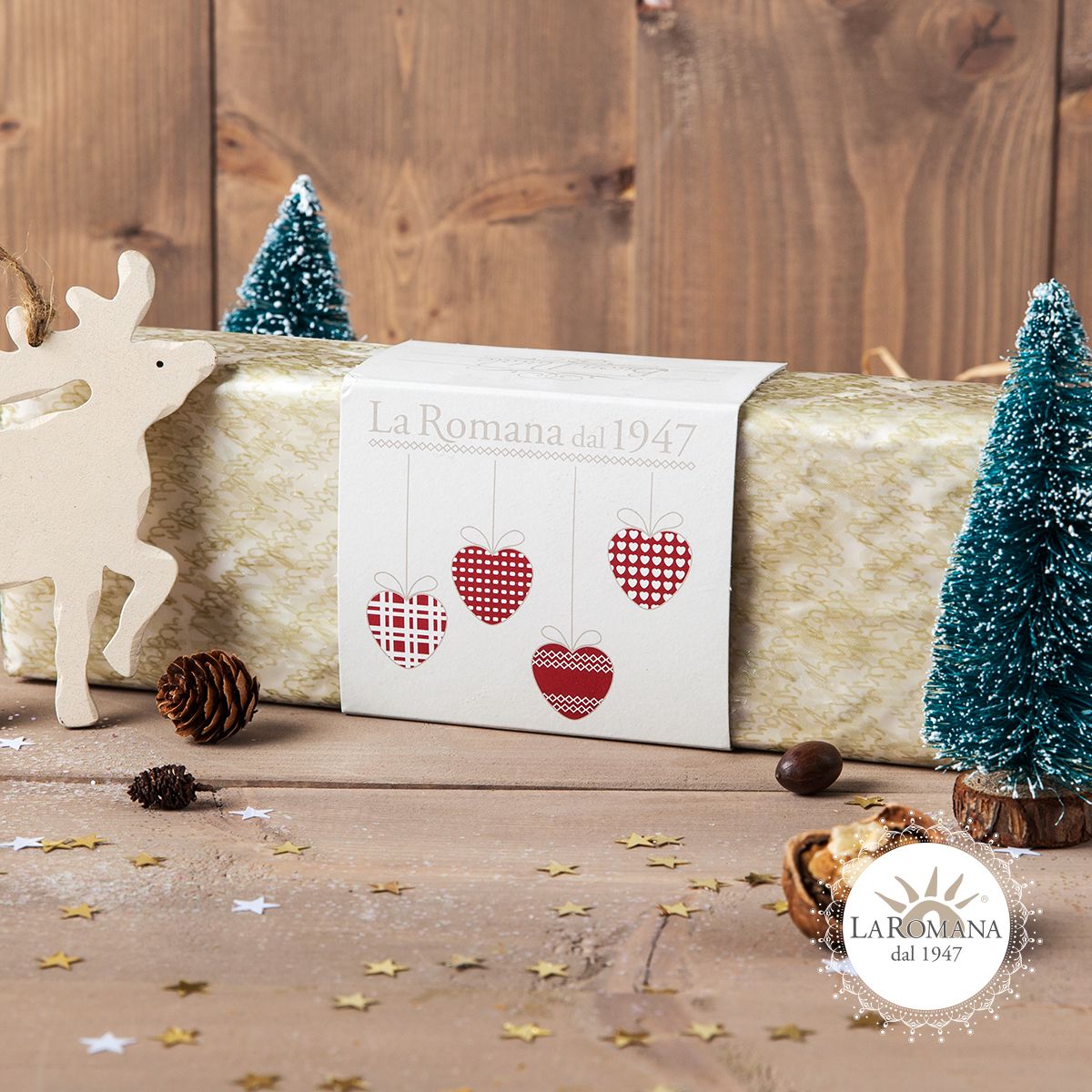 GelateriaRomana's tweet image. Anche #BabboNatale non si accontenta più di latte e biscotti; forse anche lui vuole assaggiare una fettina del nostro C’era una  volta... il Torrone: buff.ly/2BJuuRP Mettetelo alla prova! 🎅 #Natale