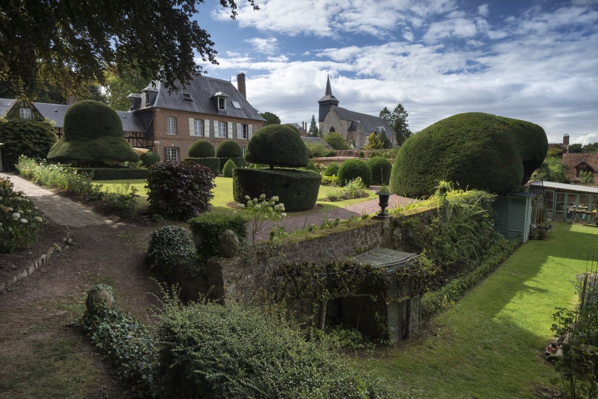 ONF_Officiel's tweet photo. [Arbre de l'Année] Le prix du public est décerné à l'If grotte de Gerberoy (Oise) avec plus de 4 500 votes ! https://t.co/k9Asulgm9b