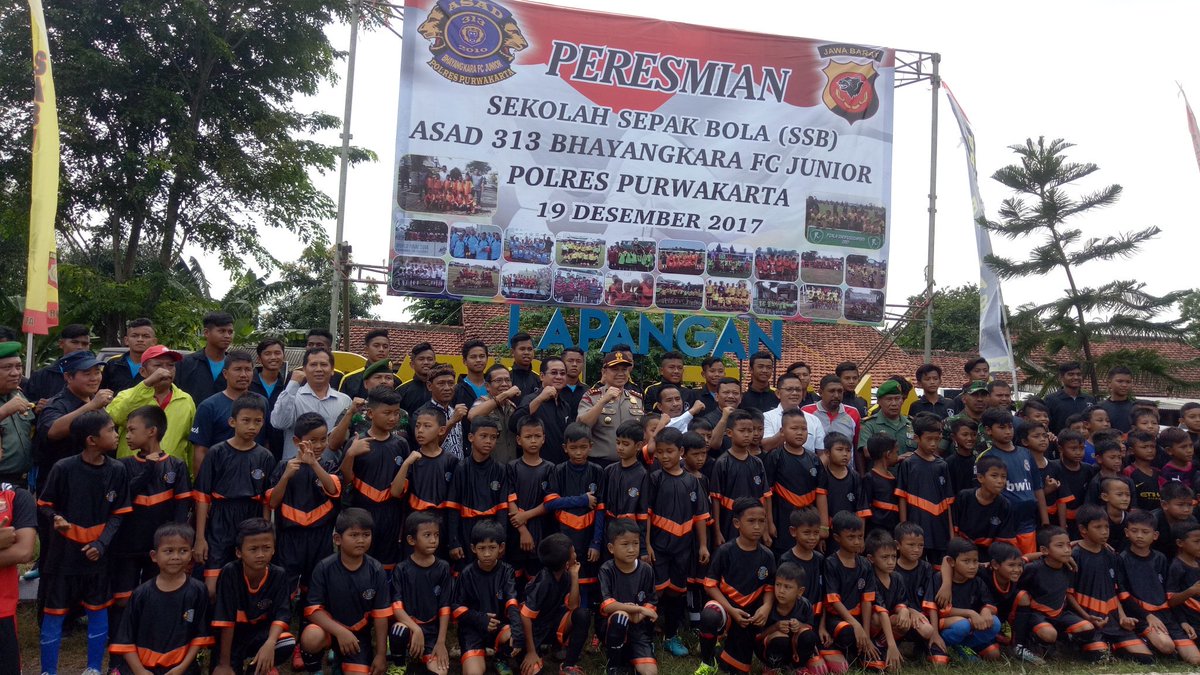 SatpolppPwk's tweet photo. @DediMulyadi71 @Koes59  Louncing sepak bola asad 313 bayangkara junior pwk https://t.co/grwFzcXI99