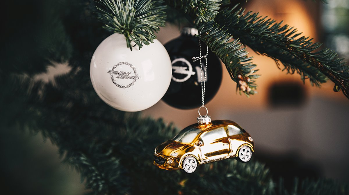 Opel's tweet photo. Christmas is almost here so of course, time for decorations! Show us your Christmas spirit!
 
And if you need some #OpelXMas inspiration click here: https://t.co/zKwioxVunr https://t.co/XKhYOOzfdl