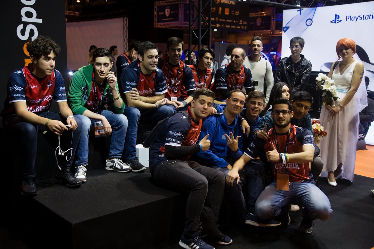 BKNDAesports's tweet photo. CR | ¡Enorme la familia baskonista de Clash Royale! ¡Remando en la misma dirección! ❤️ ¡EQUIPO!
🏆@Regue_CR subcampeón #OrangeCup.
🏆@Ruben10_Cr 3er puesto #GranOpen.
🏆@TheKingOfWar16 nuestro cedido, @Huntters_UnTTS, campeón de #SLO.
📸 Galería: https://t.co/8NkgXfpNEv https://t.co/I9kkKl0mQd