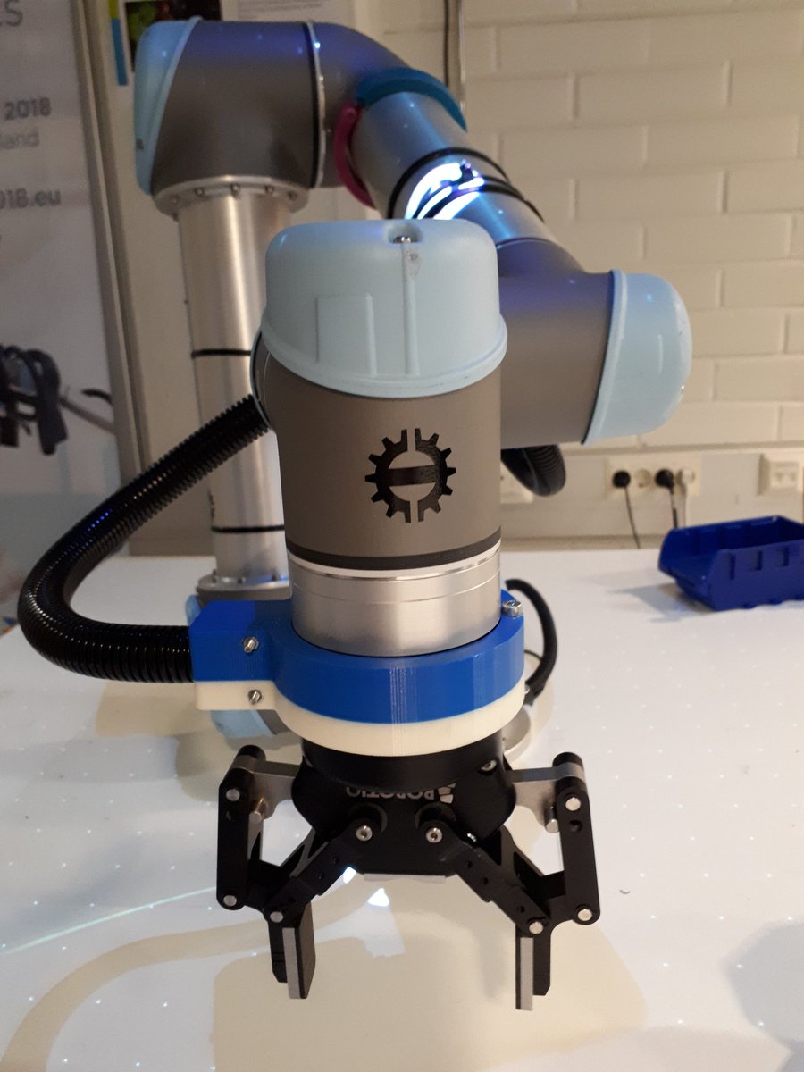 Kampusareena's tweet photo. @Kampusareena'n naapurissa Konetalossa sijaitsevan #TUTRoboLab'in tarkoituksena on arkipäiväistää robotiikkaa, kertoo @MinnaLanz https://t.co/QxzhEd4MD2