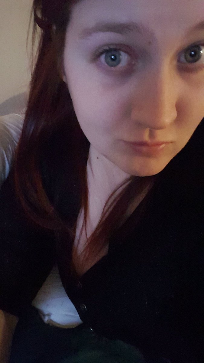 Acrasia26's tweet photo. Reminiscing on my long hair ;;~;; I miss it so much! Weird how less hair makes me feel less confident. #shorthairprobs https://t.co/iBZRNO8ptk