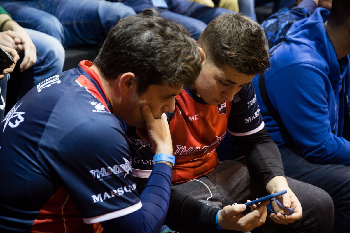 BKNDAesports's tweet photo. CR | ¡Enorme la familia baskonista de Clash Royale! ¡Remando en la misma dirección! ❤️ ¡EQUIPO!
🏆@Regue_CR subcampeón #OrangeCup.
🏆@Ruben10_Cr 3er puesto #GranOpen.
🏆@TheKingOfWar16 nuestro cedido, @Huntters_UnTTS, campeón de #SLO.
📸 Galería: https://t.co/8NkgXfpNEv https://t.co/I9kkKl0mQd
