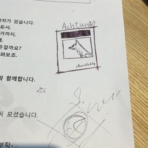 Alolajae's tweet photo. 「I have a black dog」

身体にタトゥーを入れたり、紙に書いたり、歌詞で表現したり

ジョンヒョンは必死に戦っていた
ジョンヒョンは必死に伝えていた

ただ誰も助けられなかった https://t.co/AQ6bN6mAek
