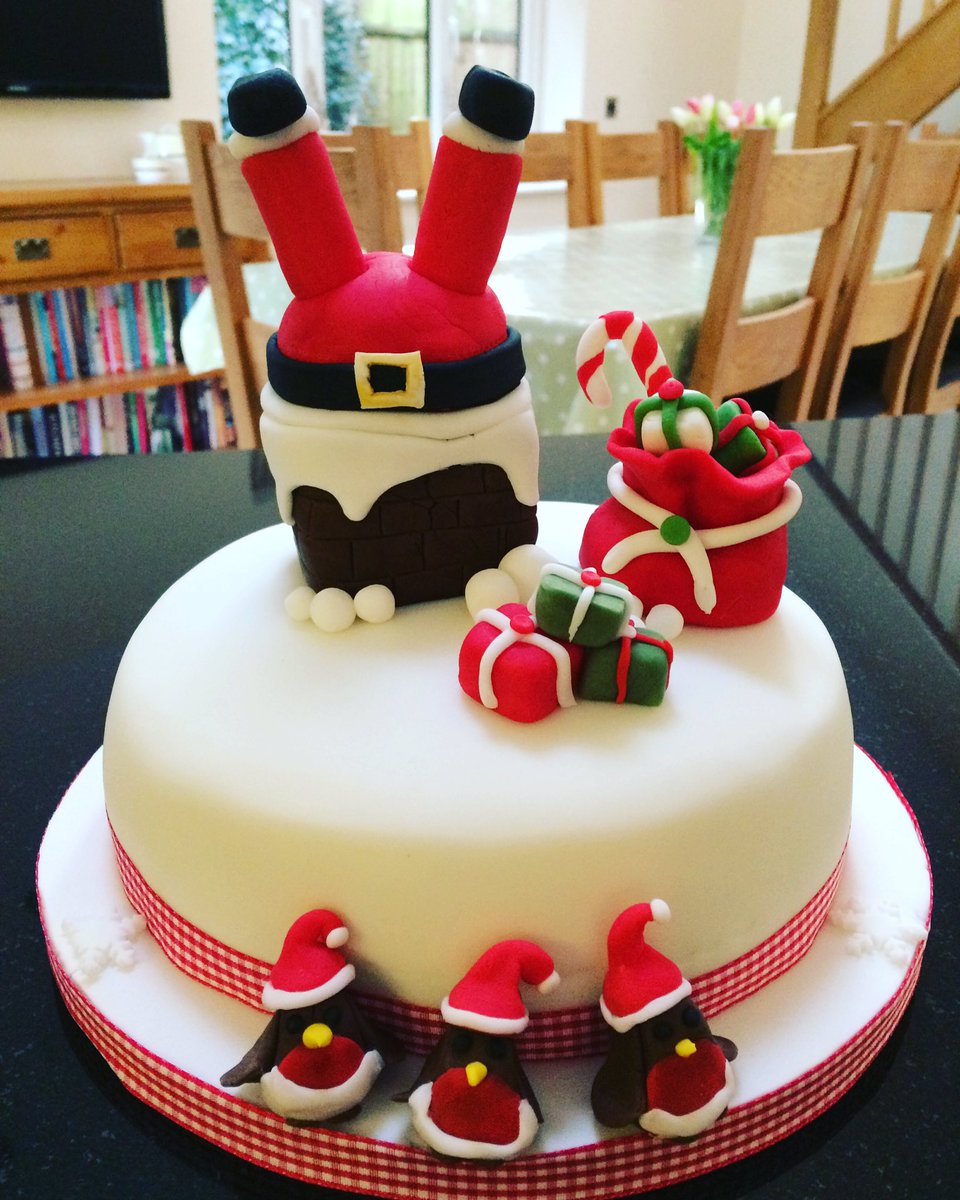 cupcakejoules's tweet photo. #Christmascake finished #WhenSantaGotStuckuptheChimney #cake https://t.co/wkMECaOvvy