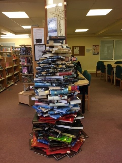 RiddlesdownC's tweet photo. Merry Christmas and a prosperous New Year from @Library_RC #bookworms #library #literacy #books #riddlesdownC #MerryChristmaseveryone https://t.co/iTr3cbW6Bm