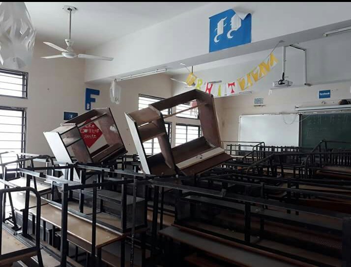 hardikaghara10's tweet image. @sandeshnews 
@Divya_Bhaskar 
બધી સ્કુલ કોલેજ મા મતગણતરી પછી દર્શય પર રિપોર્ટ બનાવવો અને જનતાને જાણવો

#GECRajkot નો ફોટો છે 
ચુંટણી પછી નો