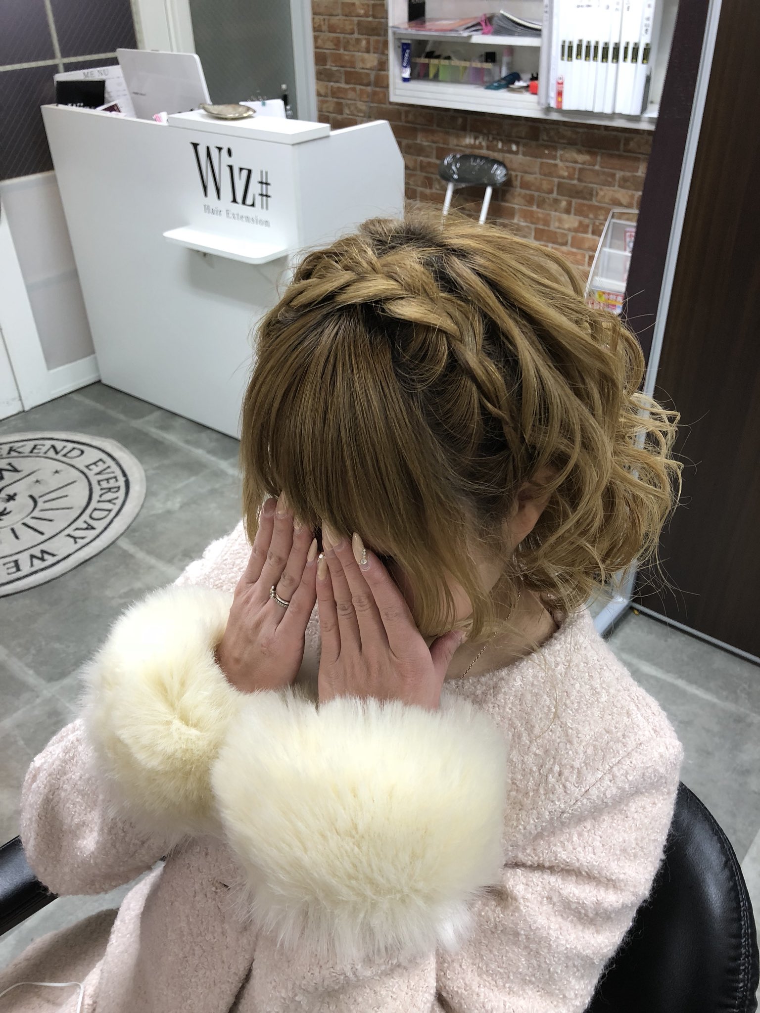 Wiz 先日のお客様 地毛はショートボブでしたが 編み込みカチューシャとツイスト巻きで可愛く変身しました 地毛が短くてもこんなに可愛くアレンジ出来ちゃいますよ エクステ専門店wiz T Co 3vrlmqlkox Twitter