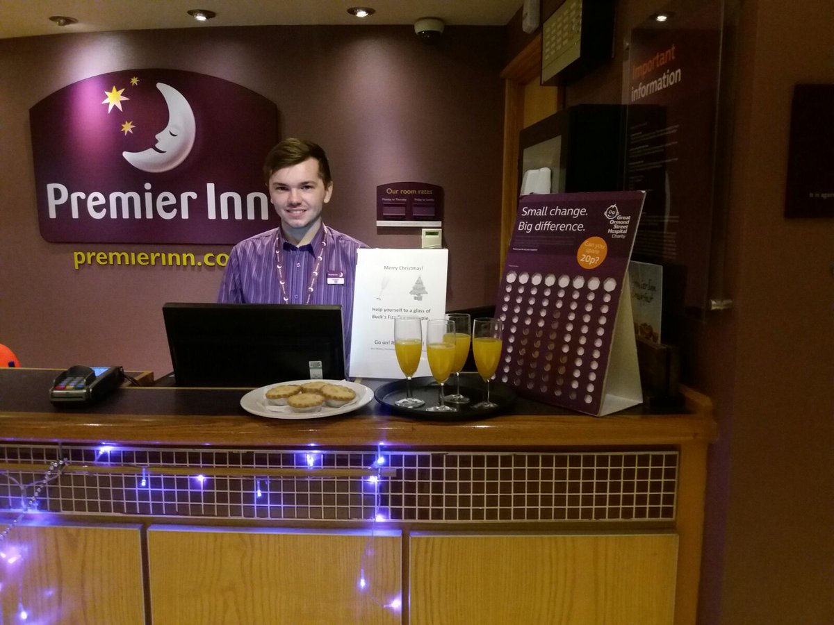 Festive welcome for our guests lastnight with Bucks Fizz and Mince Pies! #festivefeels @Pipulse1  #passthebaton <a href="/northeastsolus/">North East Solus PI</a> <a href="/PIjoecrosby/">Joe Crosby PI</a>