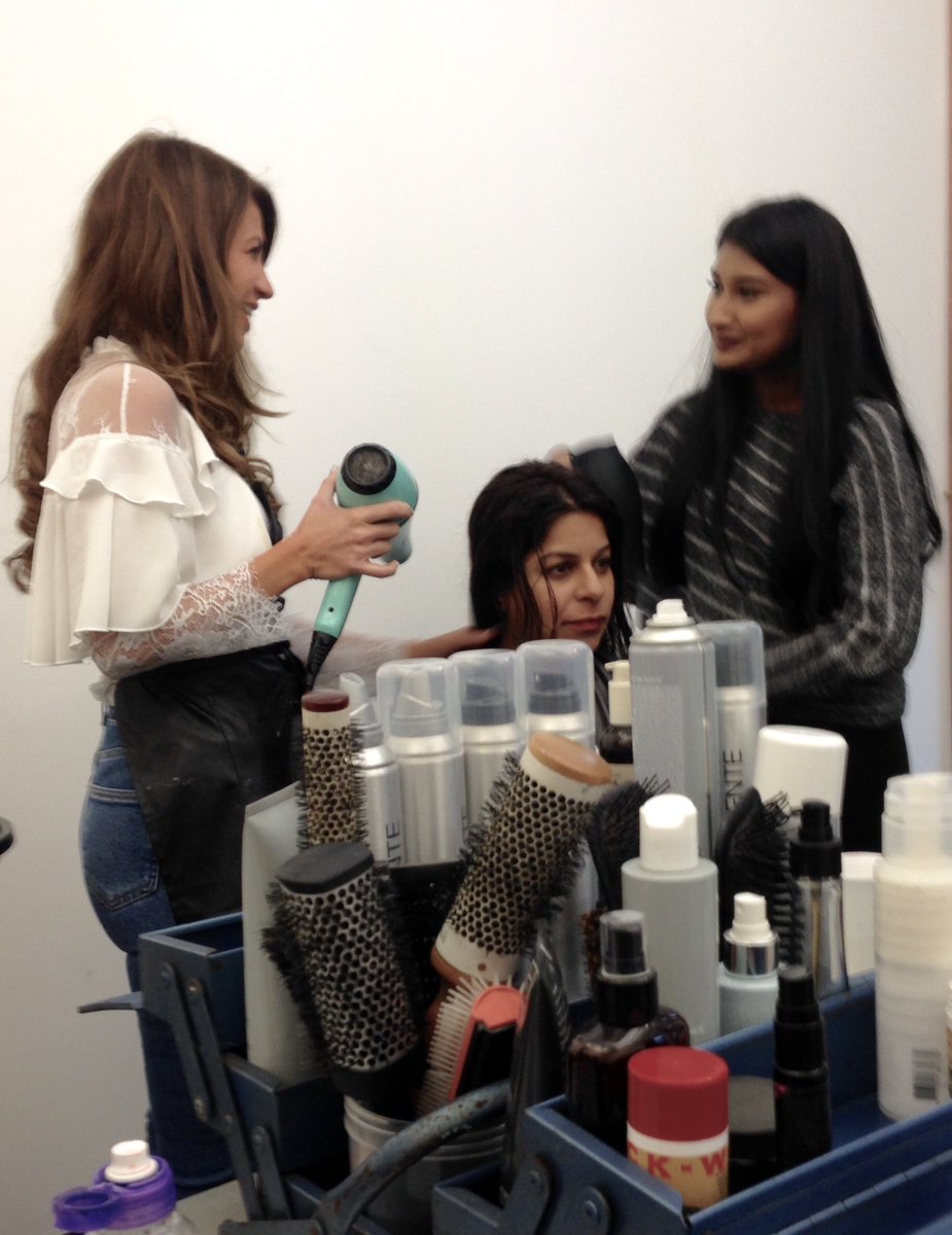 The end of the year,
Make you up and enjoy your last of 2017. We can help you party make-up and blow dry too.
#makeup #blowdry #colour #haircut #perming #wave #curl #digitalperm #korean #fashion #vintage