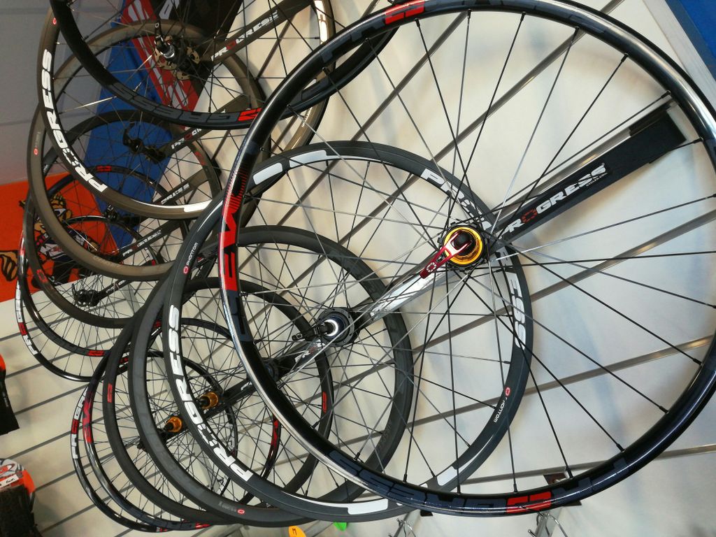 Tu escoges, carretera, montaña, cx, carbono, aluminio, tubular, cubierta.
buff.ly/2BKa77e