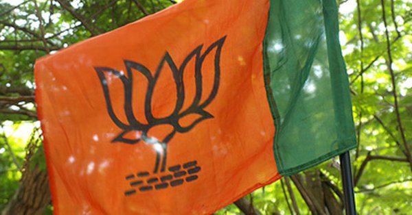 chitralekhamag's tweet photo. ગુજરાત ચૂંટણીનું પરિણામ આપખુદ શાસકો માટે ચેતવણીની ઘંટડી સમાન છેઃ શિવસેના #GujaratVerdict #Mumbai @ShivSena @BJP4India @AmitShah @narendramodi https://t.co/ifOv146V3m