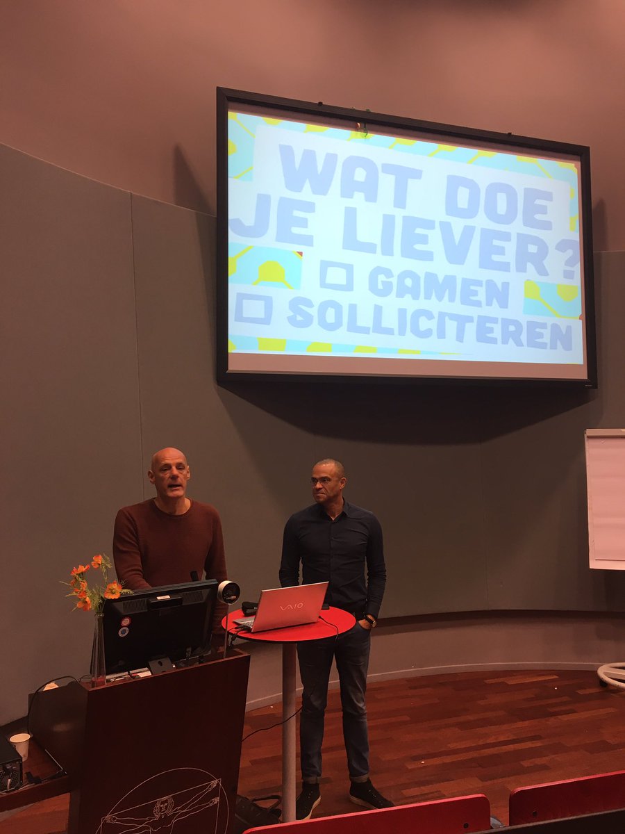 aaltjevincent's tweet photo. 'Wat doe je liever? Gamen of #solliciteren?' presentatie @Play_ToWork in volle collegezaal @DaVinciCollege Wie ben jij als mens als je van het MBO komt? Welk werk past bij je? https://t.co/OFRC01dasg