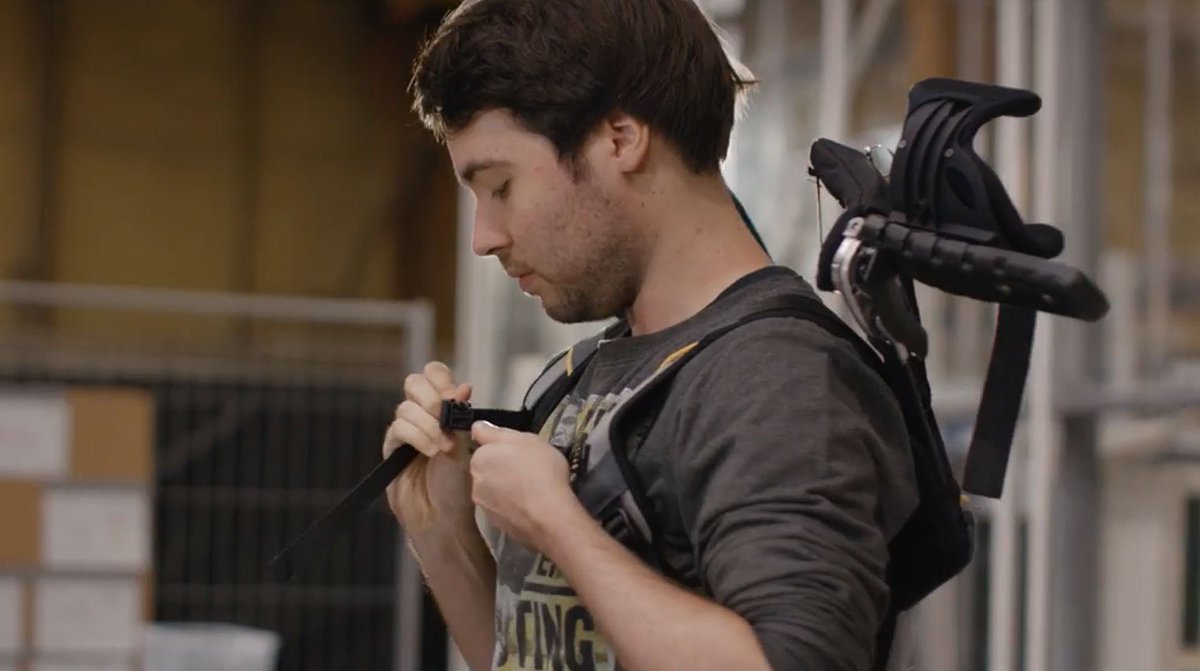 With <a href="/SkelEx2/">SkelEx</a>’s upperbody exoskeleton everybody can be Superman. Improving strength by 40%. Easing physically demanding jobs. #smartestport <a href="/RDMRotterdam/">RDM Rotterdam</a> bit.ly/2BLuYXs