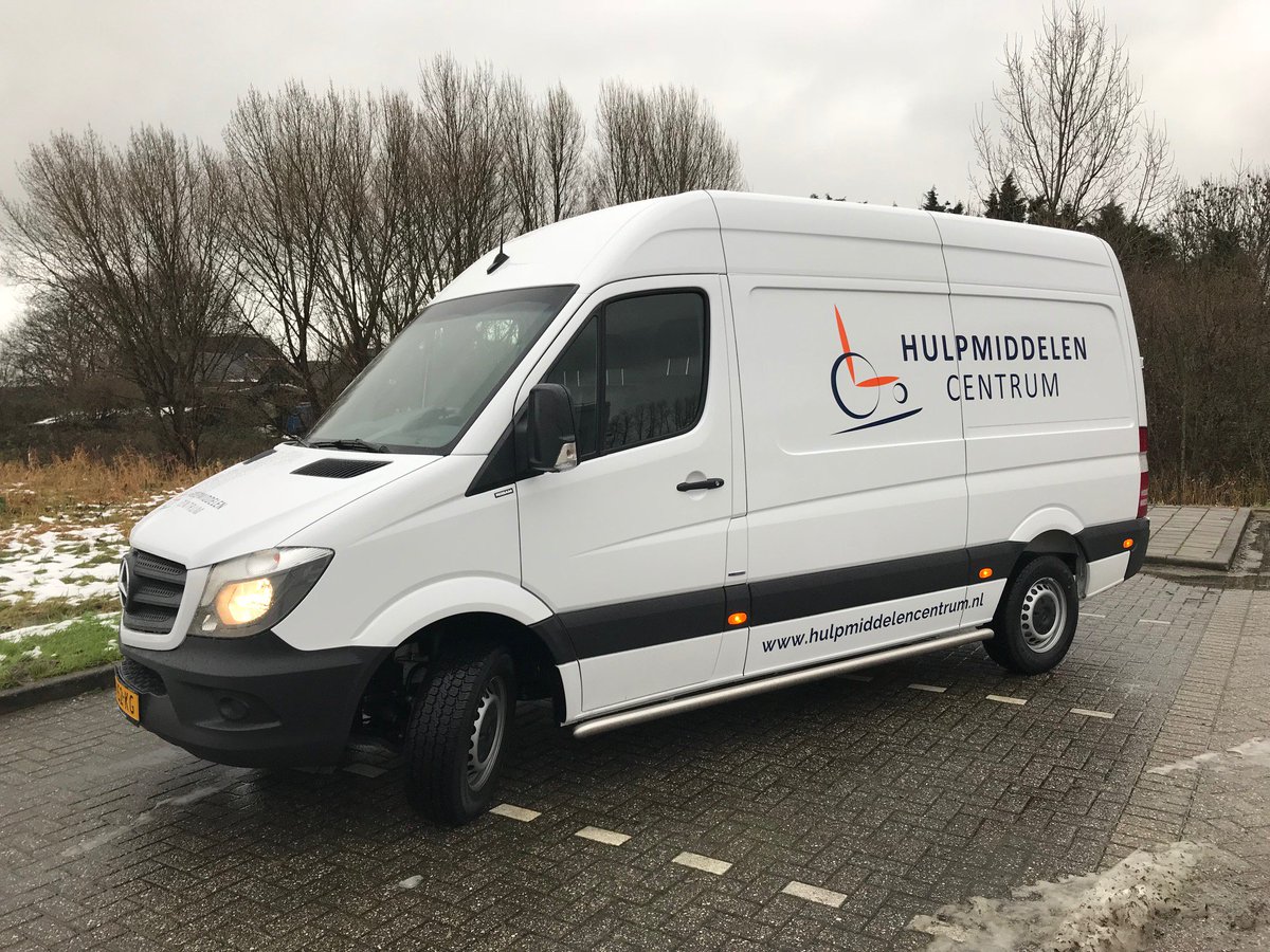 Ook de eerste servicebus is nu voorzien van het nieuwe logo door <a href="/SWOONsignvisual/">SWOON sign & visual</a>!