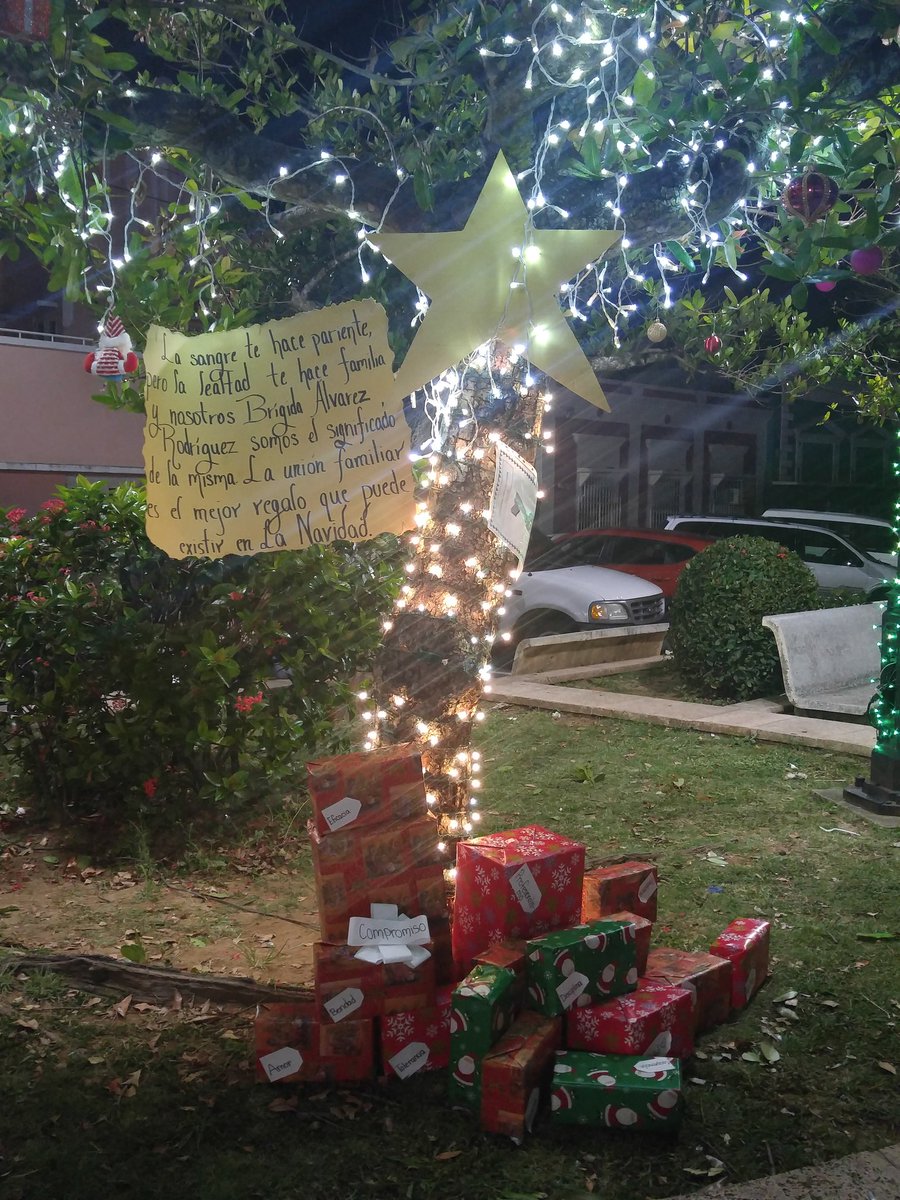 gonzalezml9's tweet photo. Nacimiento viviente dirigido por mi hija Nattalya C. Gaetán en representación de la Escuela de Teatro América en Vega Baja https://t.co/q9hGgpcuyB