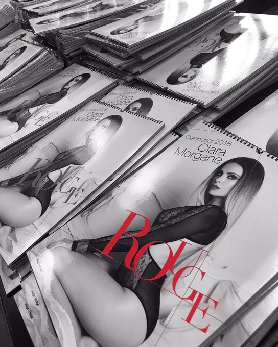 Alors, suis-je d&eacute;j&agrave; sous le sapin ? 🙈🎄#calendrier #calendrier2018 #ROUGE #clara #claramorgane 💋 https://t<a href="/tag/calendrier"class="tags">#calendrier</a><a href="/tag/rouge"class="tags"><span>#rouge</span></a><a href="/tag/claramorgane"class="tags"><span>#claramorgane</span></a><a href="/tag/clara"class="tags"><span>#clara</span></a><a href="/tag/calendrier2018"class="tags"><span>#calendrier2018</span></a>