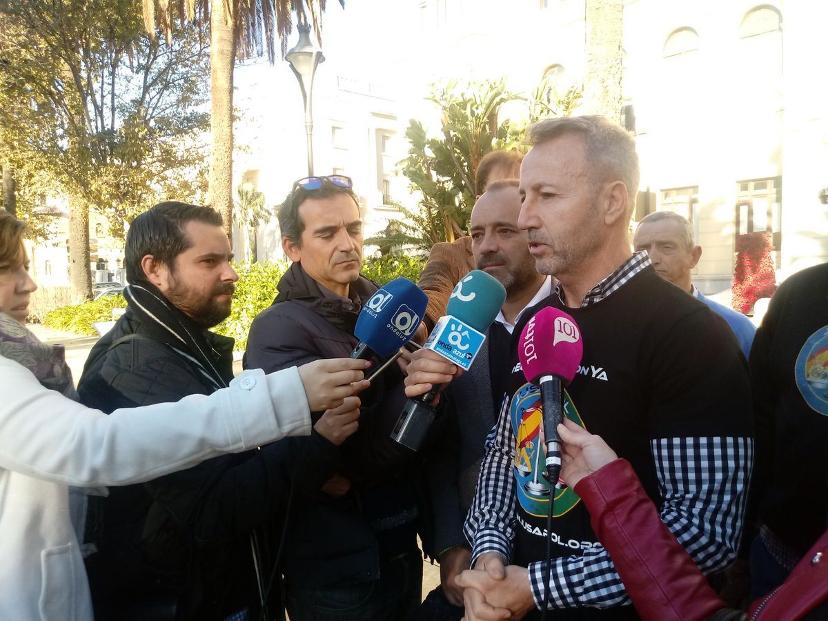 CsMalaga's tweet photo. 🚔 Miguel Millán, policía nacional de @JusapolMalaga, agradece el apoyo de @CsMalaga, recuerda la injusta brecha salarial de los agentes y critica el inmovilismo del Gobierno https://t.co/M7vUXHGtHX