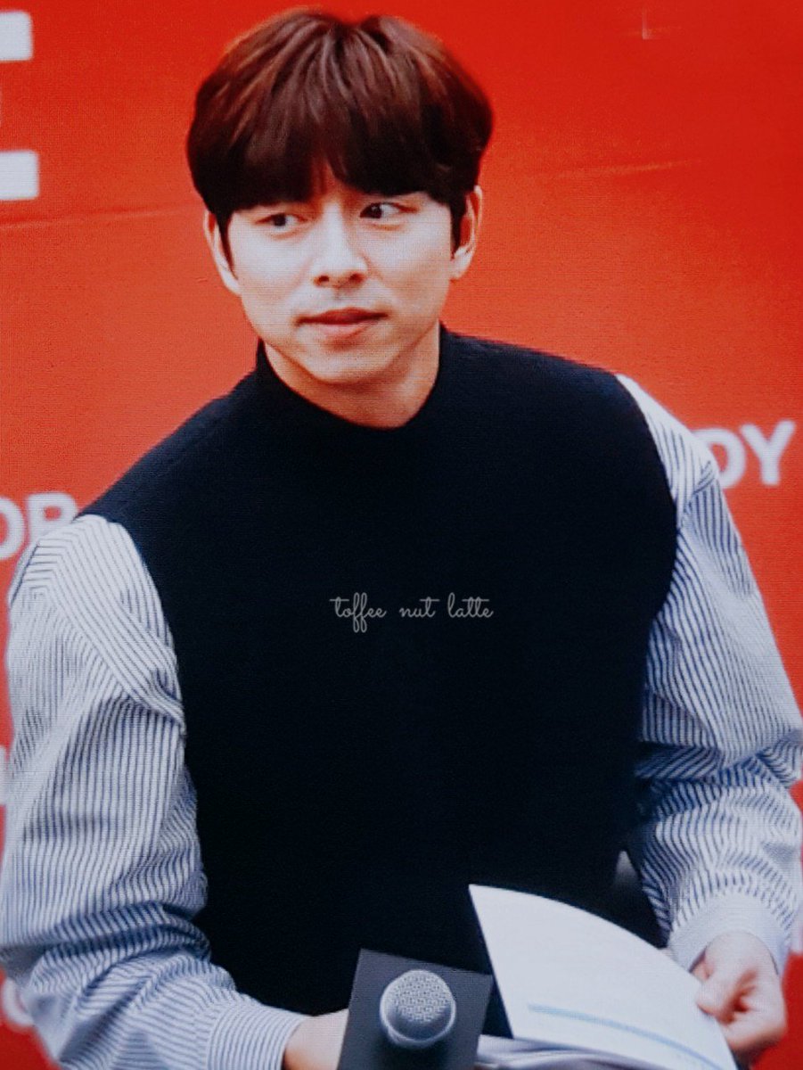 toffeenut710's tweet photo. 171219 더바디샵 팬싸인회 #공유 #공지철 #GongYoo #コン・ユ 
so gold https://t.co/TUpN6nJJQJ